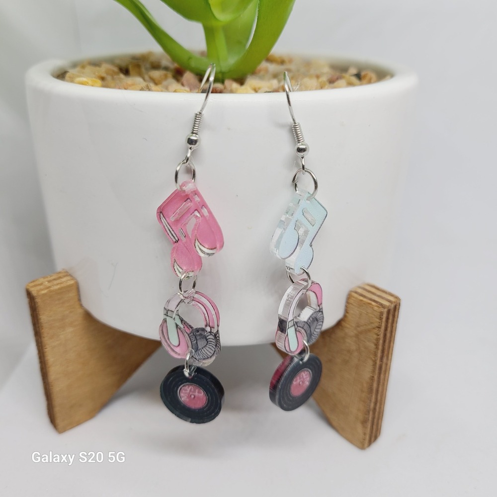 Unknown Brand Music Note Headphones‎ Vinyl Earrings Dangle Drop Earrings NEW 3"